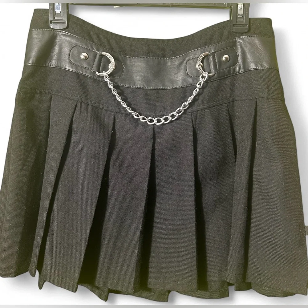 NWOTs Royal Bones Black Pleated Skirt with Chain Detail Sz M - Picture 2 of 7